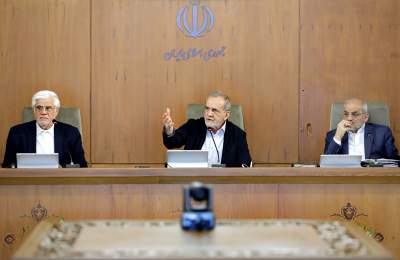 تاکید پزشکیان بر تسریع در اصلاح ساختاری، برنامه‌ای و مدیریتی اداره بنادر و گمرکات کشور
