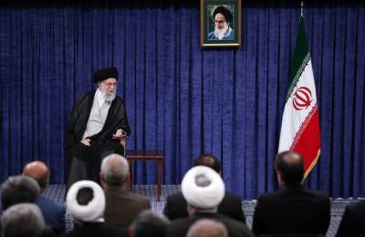 رهبر انقلاب: ملت با جهتگیریهای گوناگون سیاسی و وزن متفاوت مذهبی پای ایران ایستاد رهبر انقلاب: ملت با جهتگیریهای گوناگون سیاسی و وزن متفاوت مذهبی پای ایران ایستاد