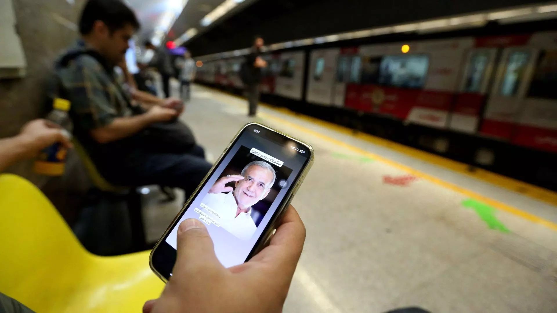 عمر کوتاه «صیانت 2» / پاستور برابر افکار عمومی کوتاه آمد، تریبون تندروها باز شد عمر کوتاه «صیانت 2» / پاستور برابر افکار عمومی کوتاه آمد، تریبون تندروها باز شد