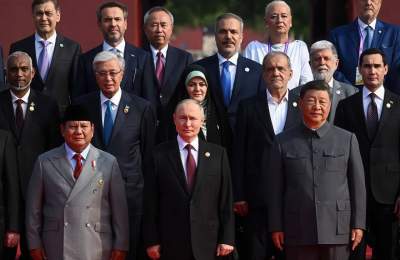 حضور پزشکیان در مراسم رژه نیروهای مسلح چین به مناسبت هشتادمین سال پایان جنگ جهانی حضور پزشکیان در مراسم رژه نیروهای مسلح چین به مناسبت هشتادمین سال پایان جنگ جهانی