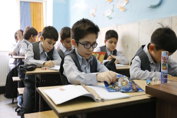 غیرحضوری شدن مدارس در مهرماه کذب است غیرحضوری شدن مدارس در مهرماه کذب است