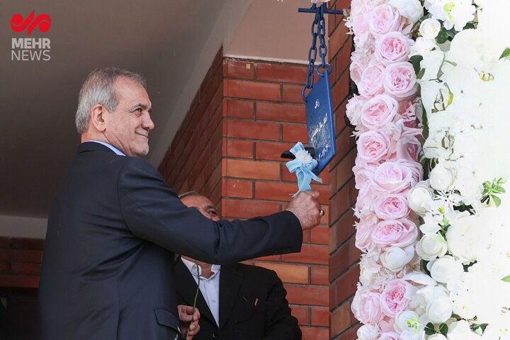 رئیسجمهور زنگ آغاز سال تحصیلی جدید را به صدا درآورد رئیسجمهور زنگ آغاز سال تحصیلی جدید را به صدا درآورد