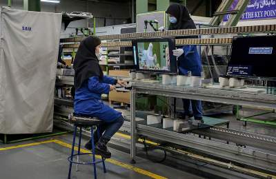 اشتغال لرزان زنان در صنعت اشتغال لرزان زنان در صنعت