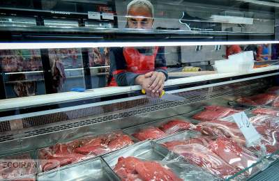 پشت پرده افزایش قیمت گوشت از زبان رئیس شورای تأمین دام کشور؛ از تغییر سیاستهای ارزی تا کاهش واردات پشت پرده افزایش قیمت گوشت از زبان رئیس شورای تأمین دام کشور؛ از تغییر سیاستهای ارزی تا کاهش واردات