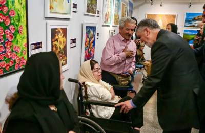 وزیر فرهنگ: نمایش آثار هنرمندان معلول نمونهای از دیپلماسی انسانی است وزیر فرهنگ: نمایش آثار هنرمندان معلول نمونهای از دیپلماسی انسانی است