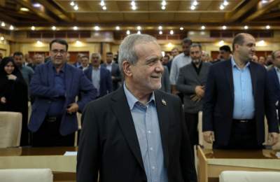 یک روز با رییس دولت وفاق در زادگاه شهید رجایی یک روز با رییس دولت وفاق در زادگاه شهید رجایی