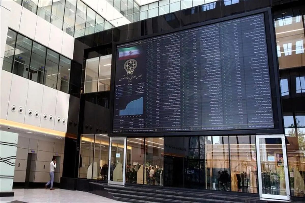 تزریق پول نیم همتی به بازار سهام | شاخص کل بورس برای اولین بار وارد کانال 3.6 میلیون واحد شد
