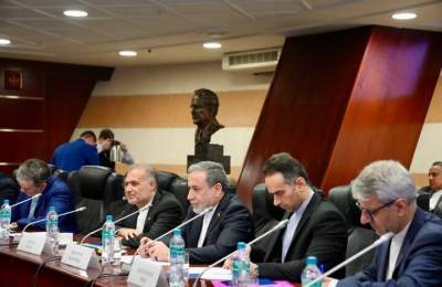 عراقچی: در حال مذاکره با روسیه برای فازهای بعدی نیروگاه بوشهر هستیم عراقچی: در حال مذاکره با روسیه برای فازهای بعدی نیروگاه بوشهر هستیم