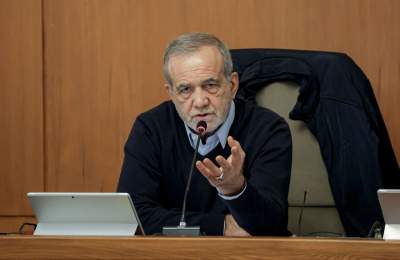 پزشکیان: احساس بی مسئولیتی جامعه را از هم می پاشد/ ضرورت جلب رضایت ارباب رجوع پزشکیان: احساس بی مسئولیتی جامعه را از هم می پاشد/ ضرورت جلب رضایت ارباب رجوع