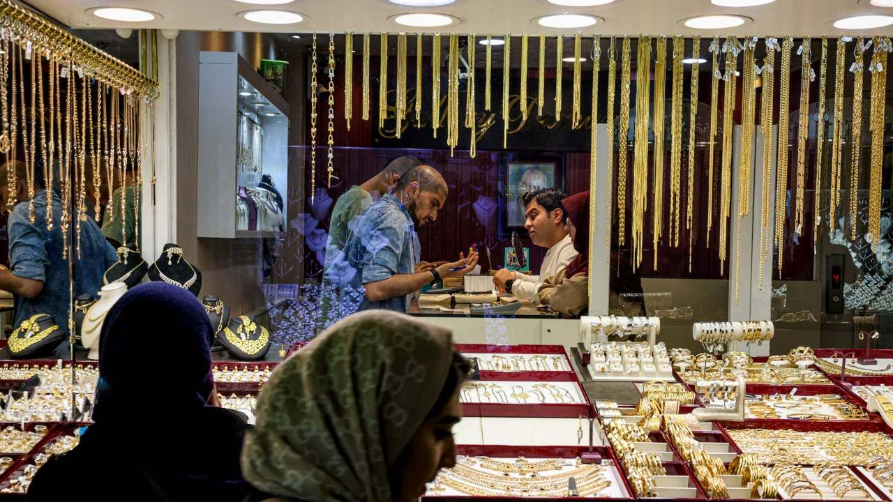 گشتی در بازار تهران؛ طلا همچنان پرنوسان گشتی در بازار تهران؛ طلا همچنان پرنوسان