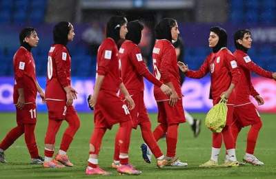 ورود تیم ملی فوتبال بانوان به مالزی با استقبال سفیر ایران