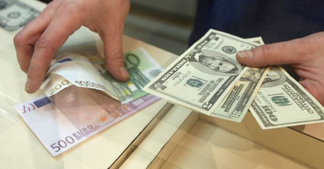 آخرین قیمت دلار و یورو در بازار آزاد و رسمی
