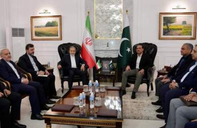 دیدار وزیر امورخارجه ایران با فرمانده ارتش پاکستان