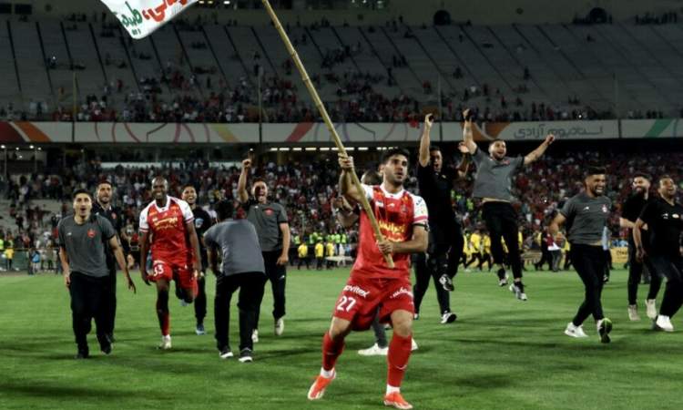 جام قهرمانی لیگ ۲۳ به پرسپولیس اهدا شد