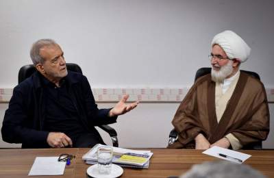 پزشکیان: مردم دستاوردهای نیروهای مسلح را با صرفه‌جویی در میدان اقتصادی تکمیل کنند