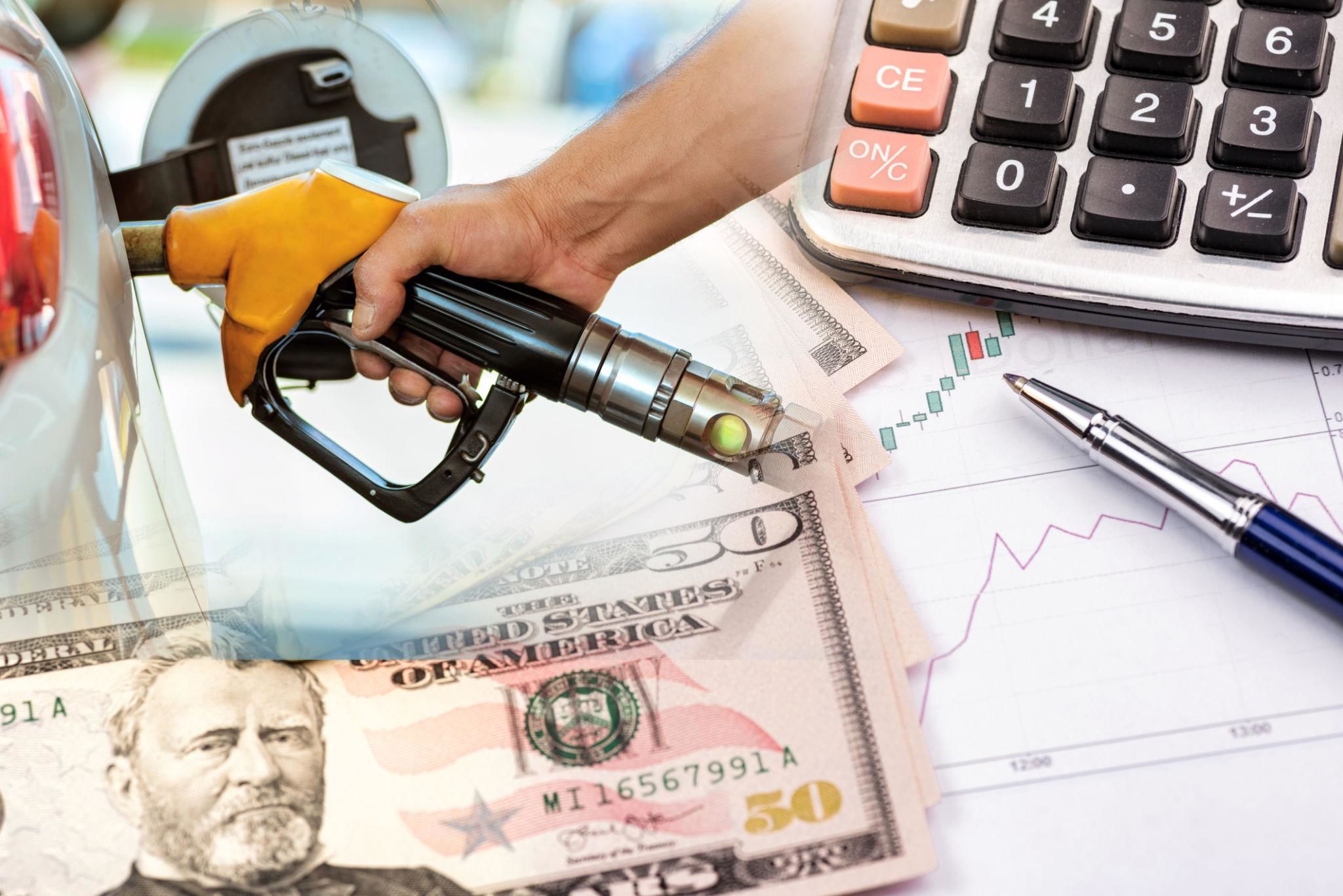 افزایش قیمت بنزین، مسیر حرکت نقدینگی را تغییر میدهد؟ | گلوانی: گرانی بنزین یک شوک موقت تورمی ایجاد میکند نه تورم 150 درصدی! افزایش قیمت بنزین، مسیر حرکت نقدینگی را تغییر میدهد؟ | گلوانی: گرانی بنزین یک شوک موقت تورمی ایجاد میکند نه تورم 150 درصدی!